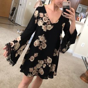 ASTR XS Bell sleeve floral lace black dress